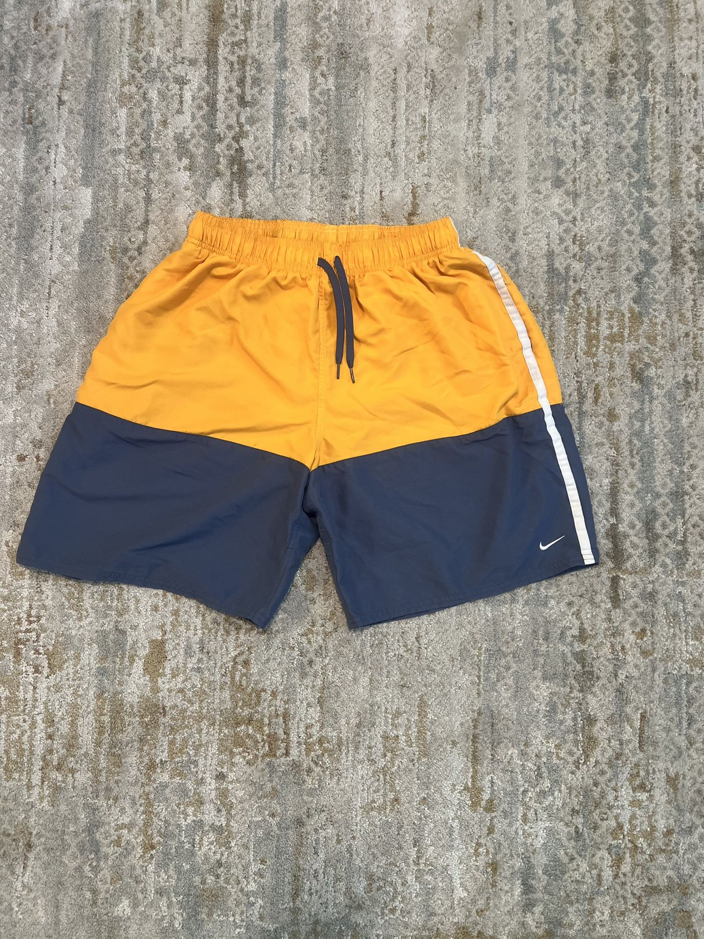 Nike Men’s Swim Trunks Sz L Shorts Orange Blue Colorblock Beach NESSA568-724 Bold yellow Nike shorts with drawstring. Perfect for active wear.