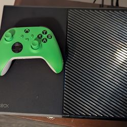 Xbox One model 1540 with 1TB HD
