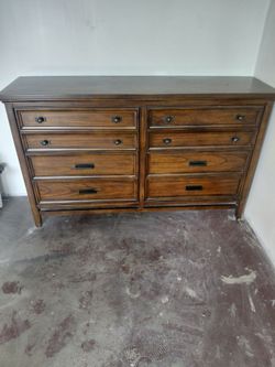 Dresser