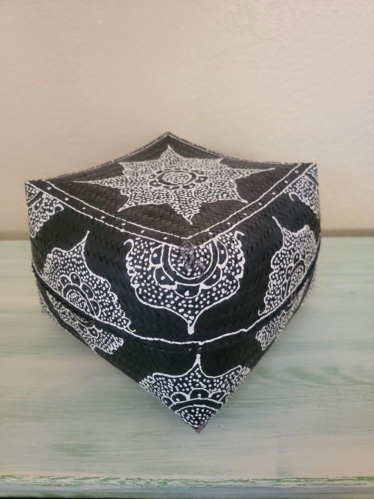 1 Set Woven Basket With Cover