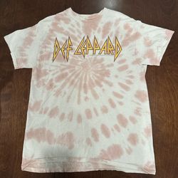 Def Leppard short sleeve tee. 