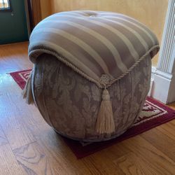 Bed End Stool Or Vanity And You Or Extra Living room Seat