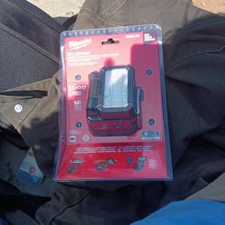 Milwaukee M18 Flood Light And Charger 