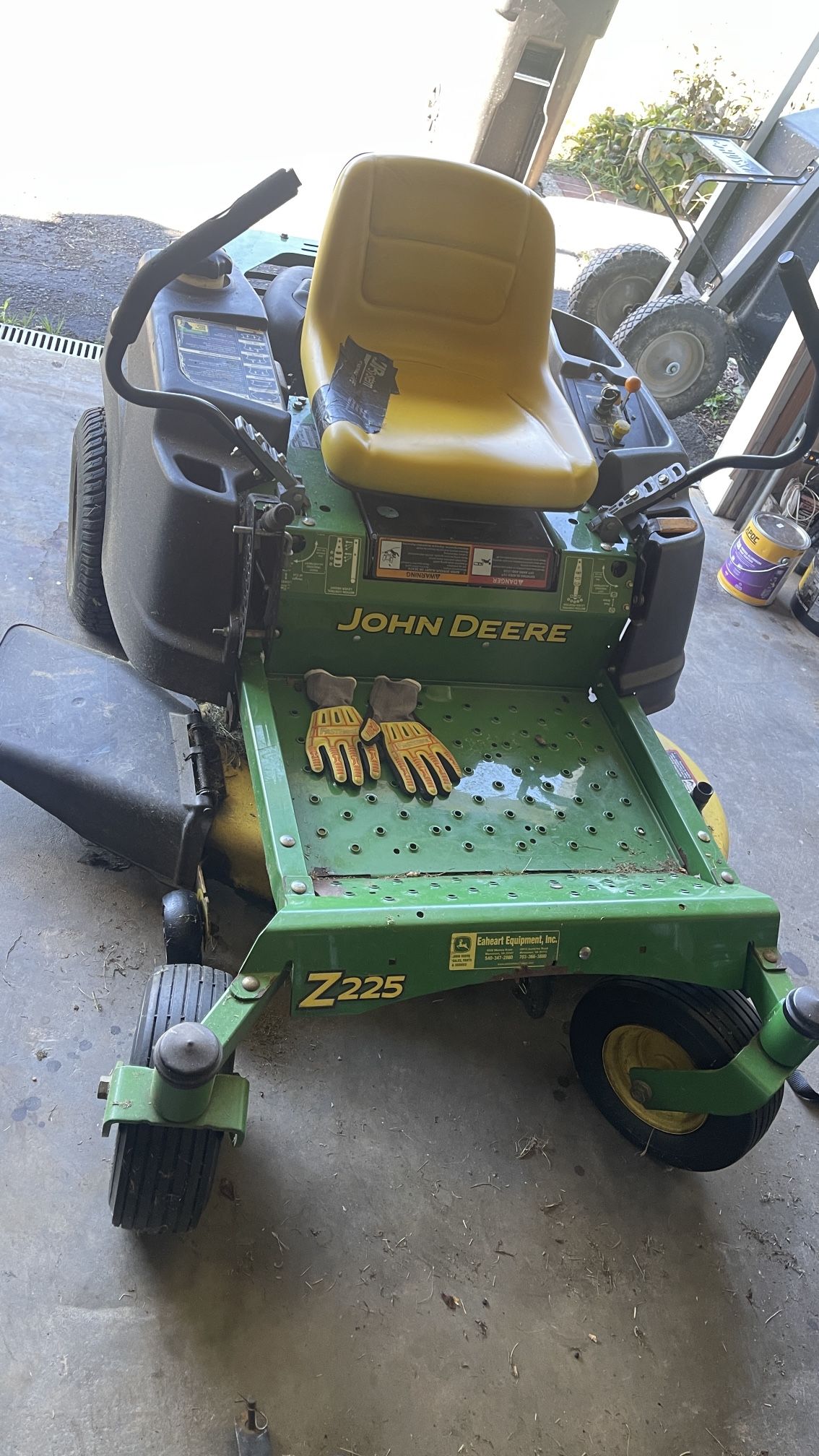 John Deere Zero turn Z225
