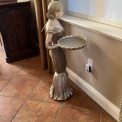 Bombay Company Nicolette The Hostess  Serving Side Table Statute 