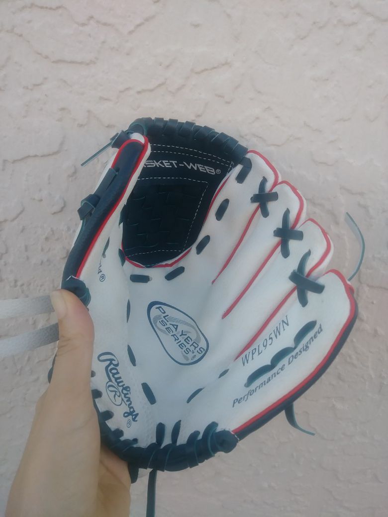 Junior sized baseball mitt
