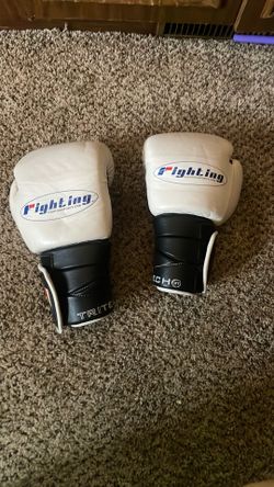 Fighting Boxing Gloves