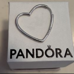 Pandora Pendientes de aro asimétricos con forma de corazón Plata de ley