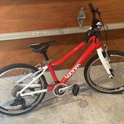 Woom 4 8 speed 20 inch kids bike, light weight kids bike great shape