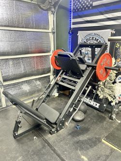 Leg press/hack squat machine