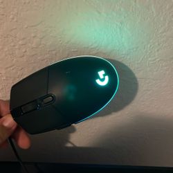 Logitech Gaming Mouse With Side Buttons Lights Up 