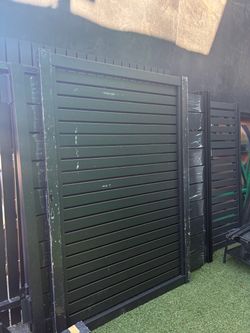 Powder coated and galvanized fences and gates : Prefabricated