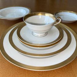 12 Place Settings + 7 Serving Pieces —- 93 pieces in all -   Royal Jackson China Set with 7 Serving Pieces