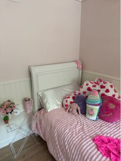 Twin bed