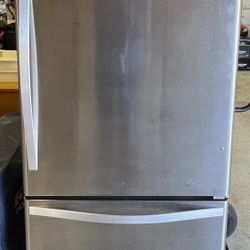Stainless Steel Whirlpool 22 cu. ft. Bottom-Freezer Refrigerator 33 in. wide Model WRB322DMBM00