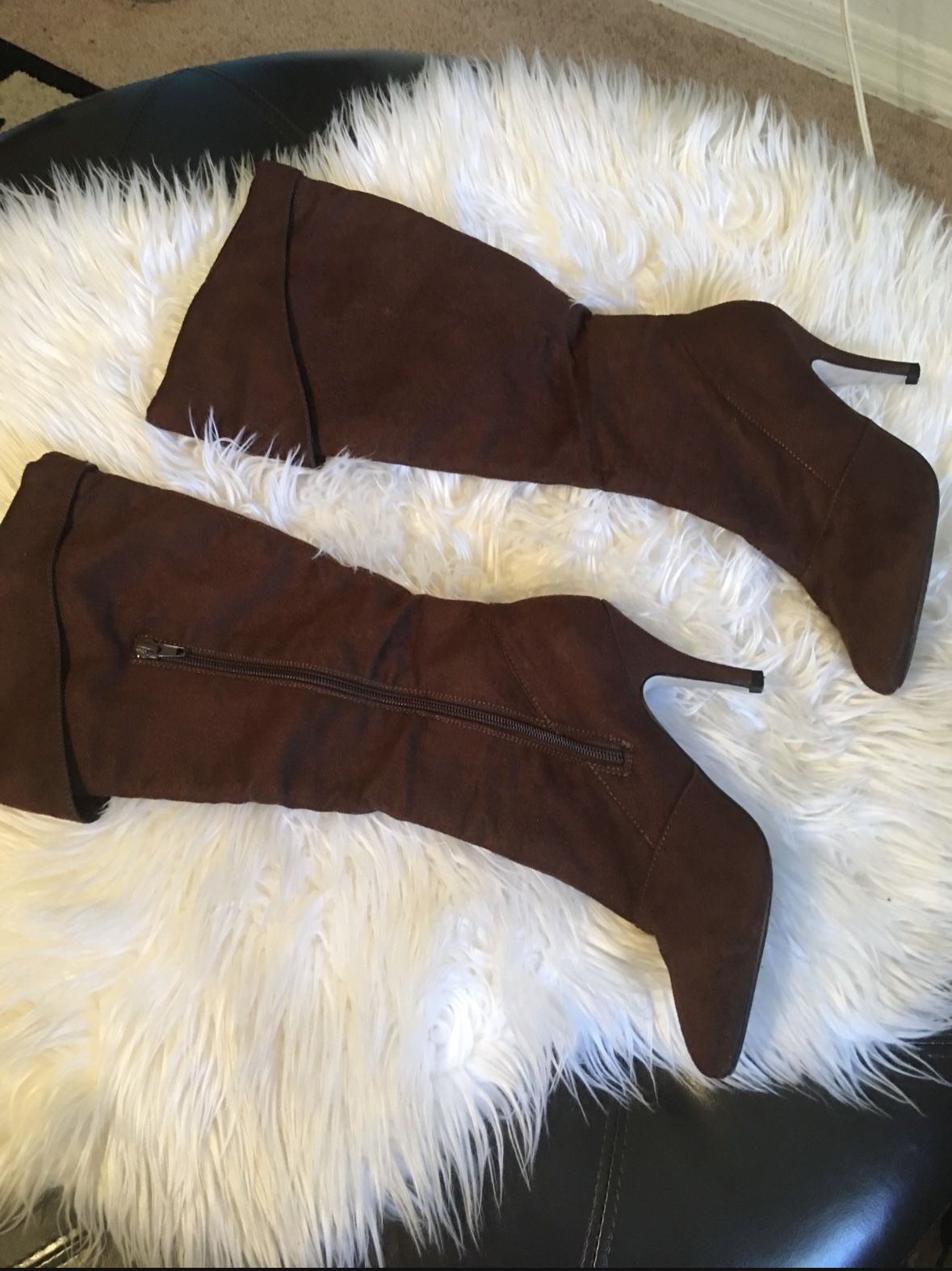 Knee High Suede Boots Size (6)