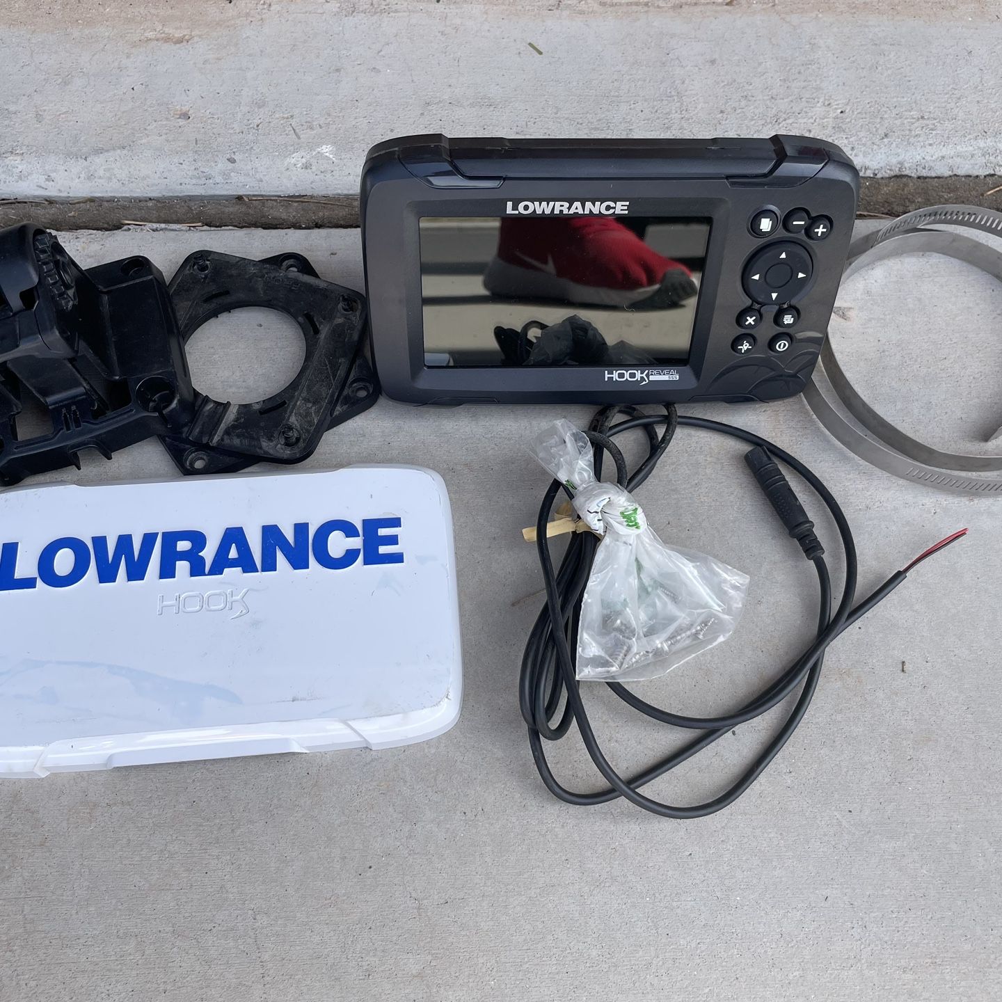 used lowrance fish finders *USED* Elite FS 9" Chartplotter/Fish Finder with Bass Boat Technology gimbal bracket. NO KNOBS inch high Lowrance HOOK Reveal 5 SS