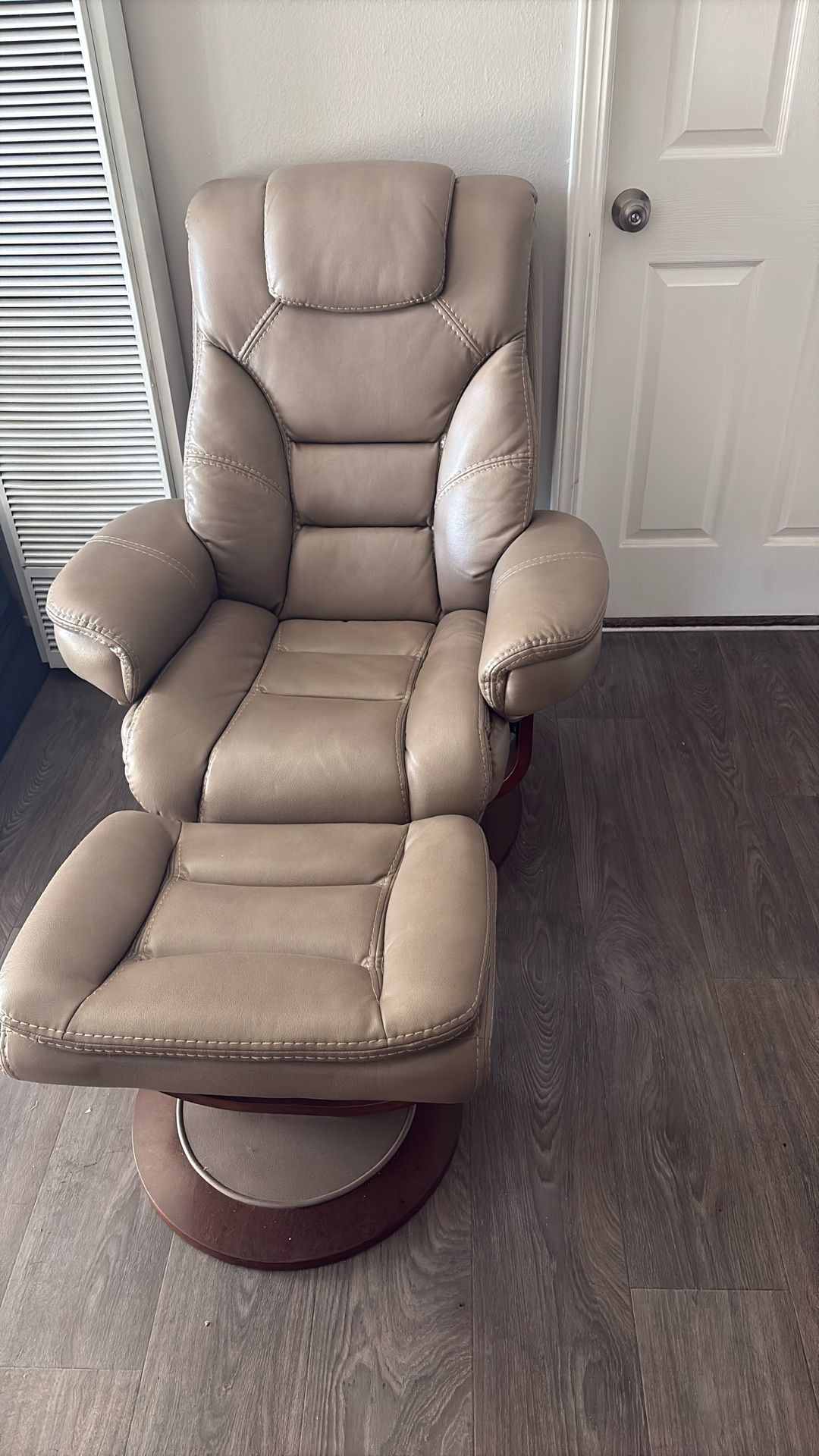 Sellin My Set Of Two Reclining Chairs