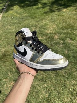 Nike Air Jordan 1 Mid Metallic Gold