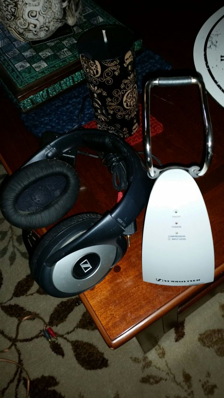Sennheiser HDR-140 wireless headphones