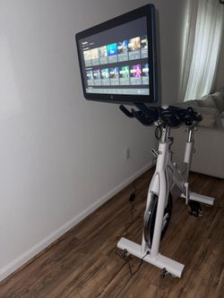myxfitness Spin Bike with Screen