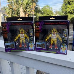 FNAF Classic Chica Office Set 5” with glow in the dark eyes