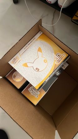 Pokemon 30th celebration ETB