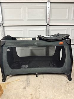 Hauck Baby Play Yard with Bassinet