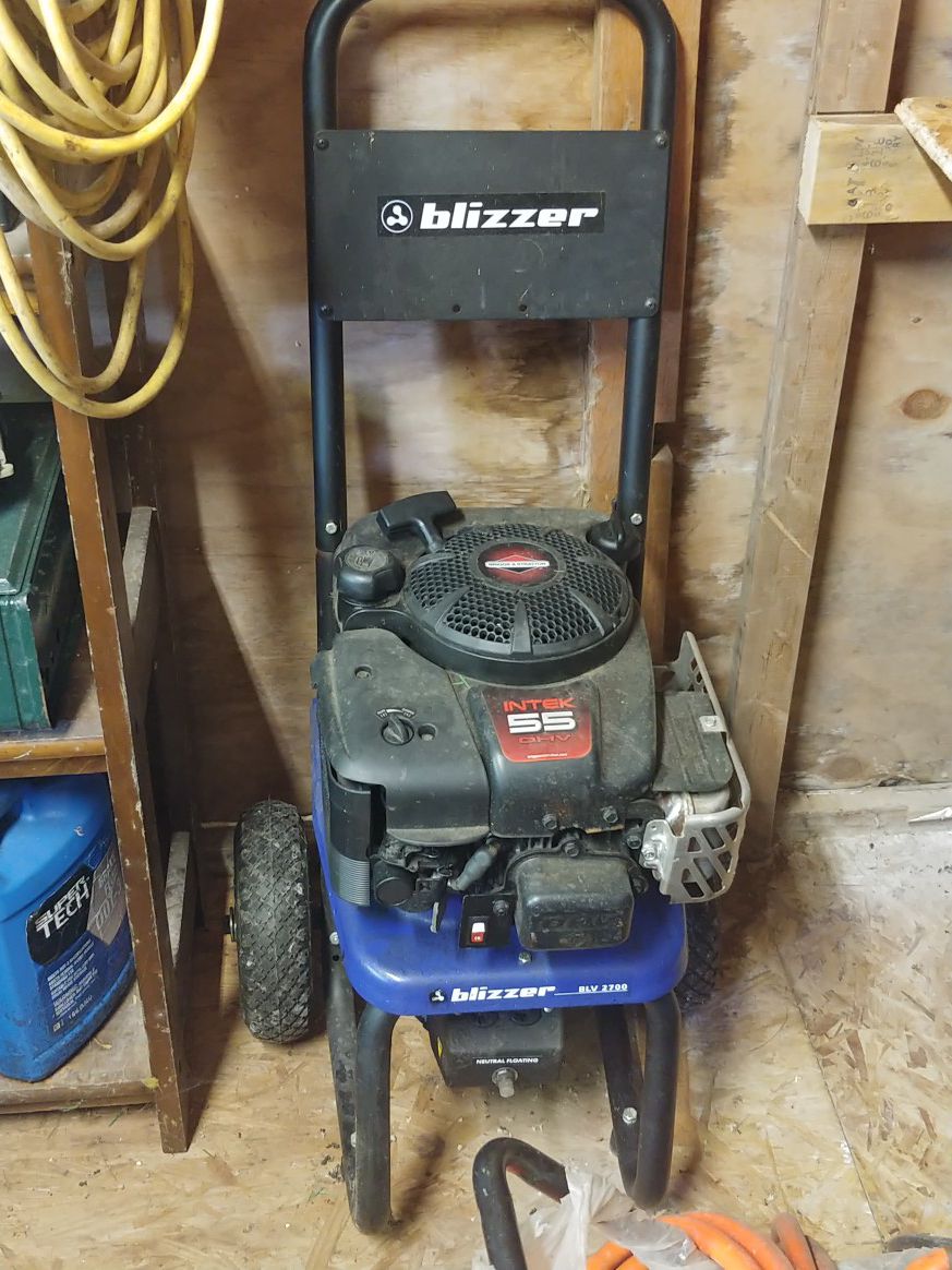 blizzer 2700 watt generator