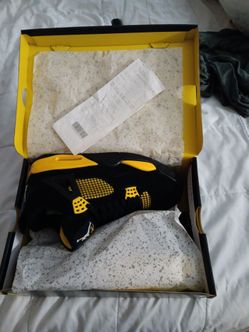 Jordan 4s Thunders Sz11