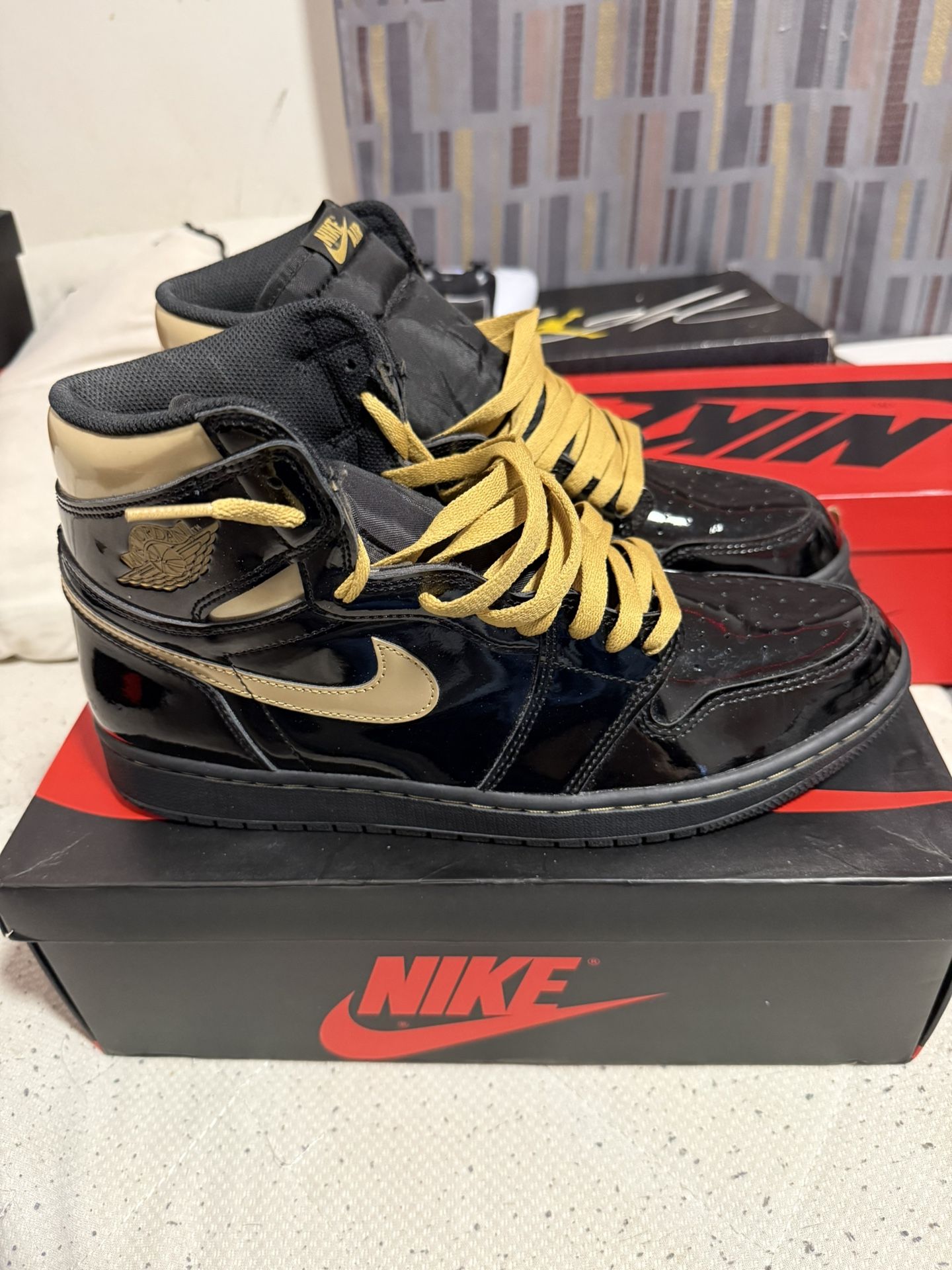 Gold and Black Jordan 1 Men sz 12 Nike Air Jordan 1 Mid Men main image 3