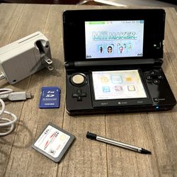 Nintendo 3DS Like New Super Clean Works Perfect. All Original Nintendo 
