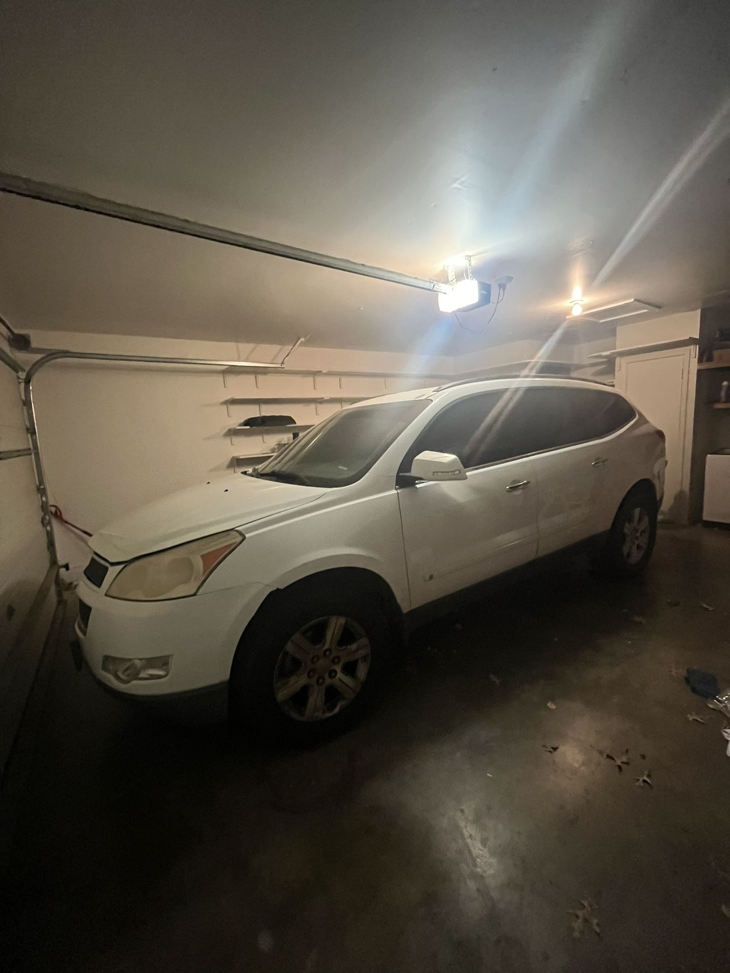 2010 Chevrolet Traverse (READ DESCRIPTION)