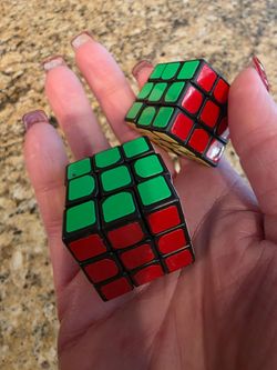 2 x Mini Rubik Twist Cubes 3 x 3 Twist Cube