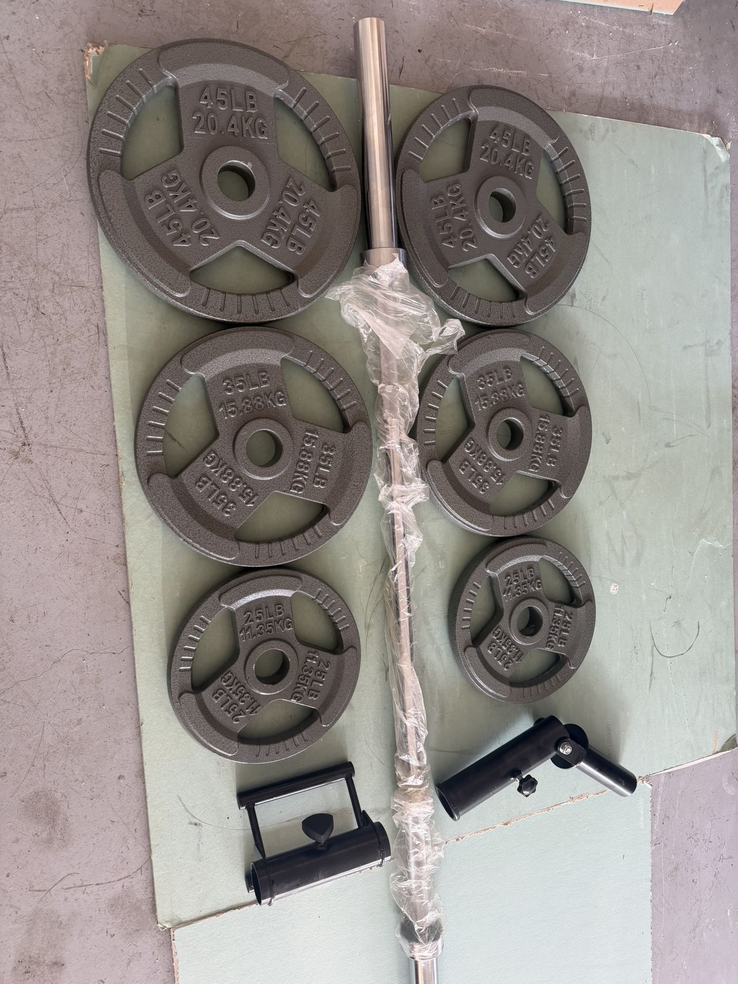 210 Lbs Iron Plates+Barbell+T Row+attachement