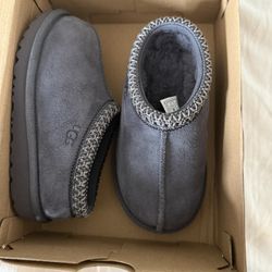 New Kids Ugg Size 10 
