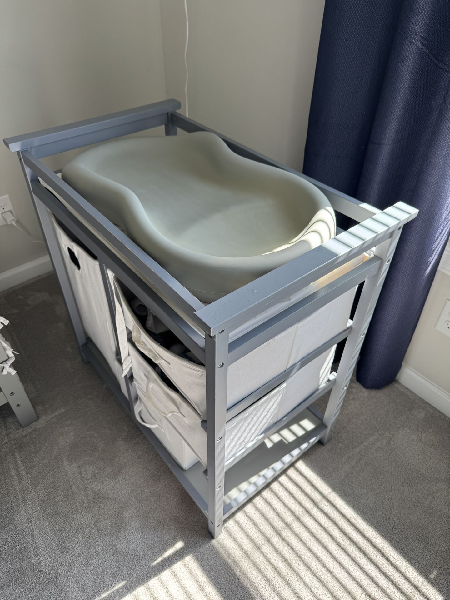 Gray Changing Station + Keekaroo Peanut