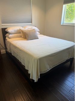 Queen - Dark Wood Bed-frame