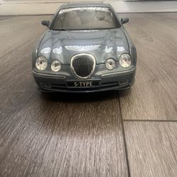 Diecast 1/18 scale 1999 Jaguar S-type maisto