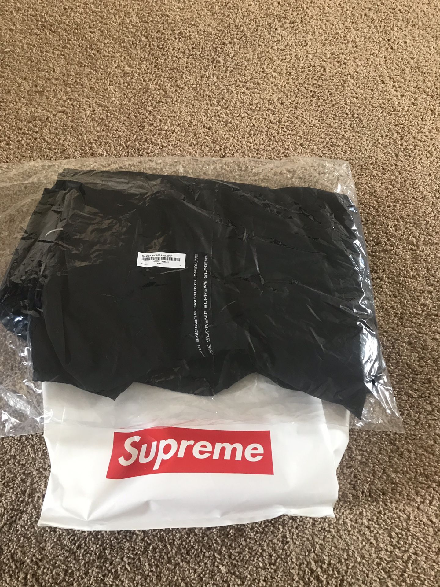 Supreme Nylon Ripstop Hooded Pullover size M Men s clothing Men s clothing