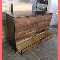 Eight drawers dresser