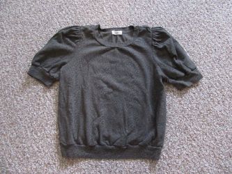 https://offerup.com/redirect/?o=VC5sYQ== Anthropologie Green Animal Print Sweatshirt Size Small Puffed Sleeves