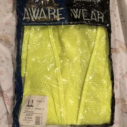 AWARE WEAR  - LARGE LIME 3 POCKETS CLASS 2 LEVEL TWO  SAFTEY VEST  NEW IN PACKAGE