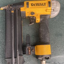 Dewalt 18 Gauge Brad Nailer 
