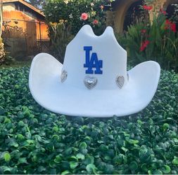 New Dodgers hat with silver heart decor