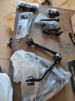 1993----2000 Chevy 2500,3500/suburban 2500, 1500 / GMC 2500, 3500 12 piece front suspension kit