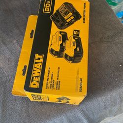 Dewalt 20v Batteries And Charger 