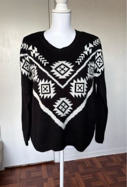 Forever 21 black and white Relaxed fit Aztec print knit sweater size small