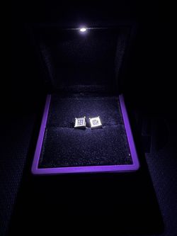 💎 FOR SALE – Moissanite Square Stud Earrings 💎