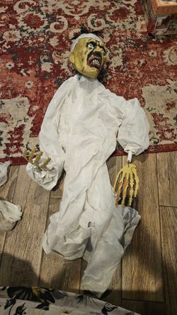 Hanging Halloween Ghoul